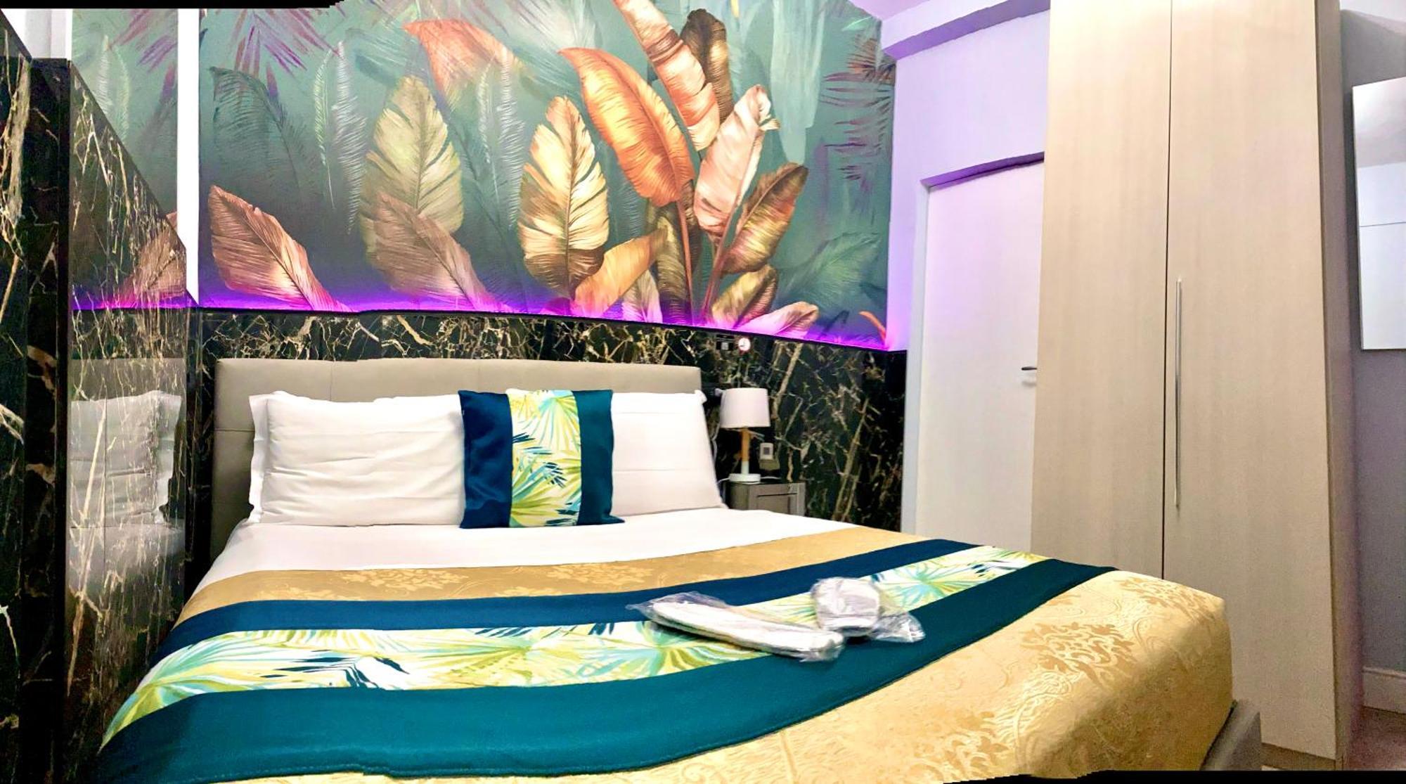 Bed Cinecittadue Rom