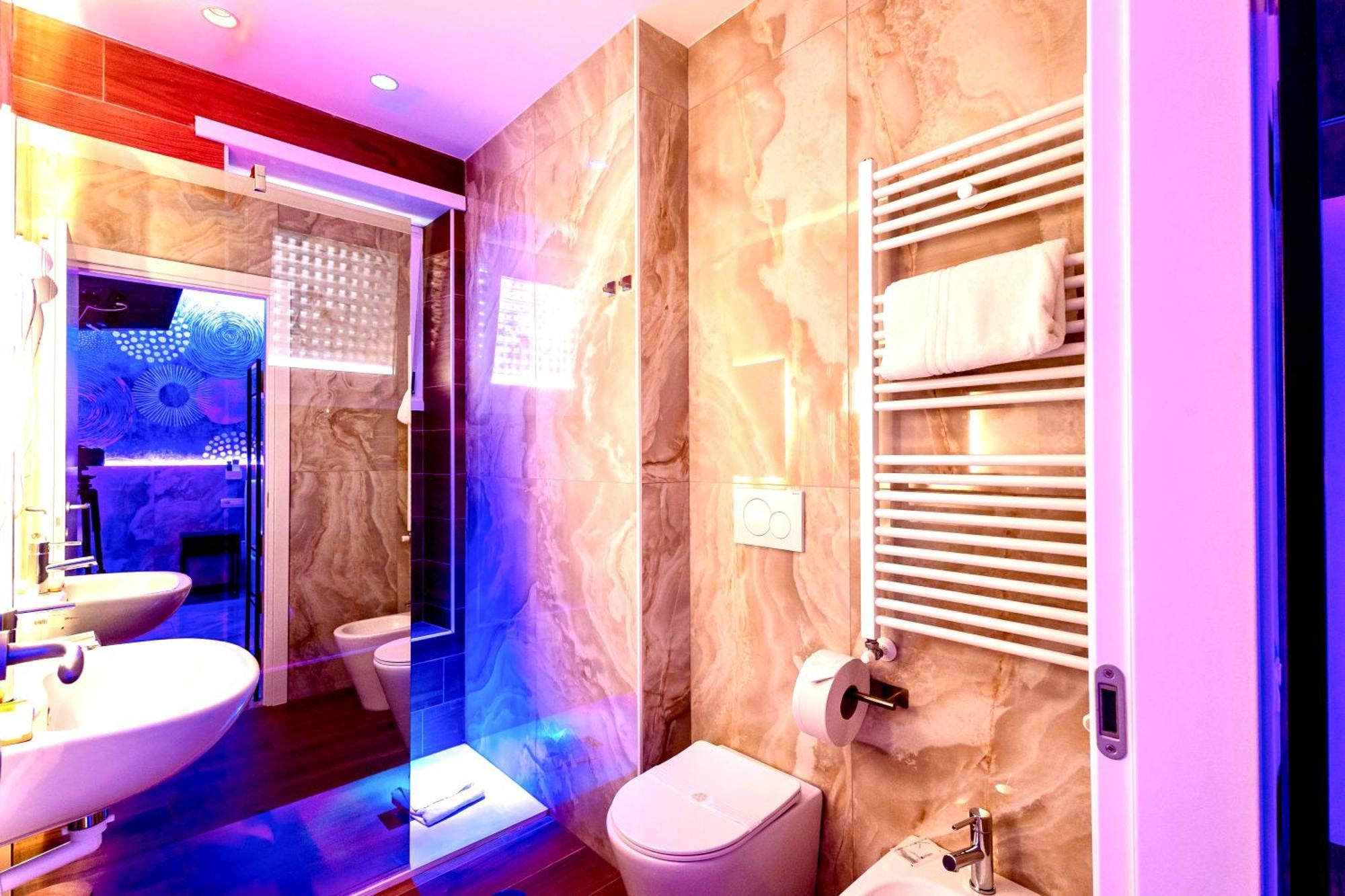 Bed Cinecittadue Bed & Breakfast Rome